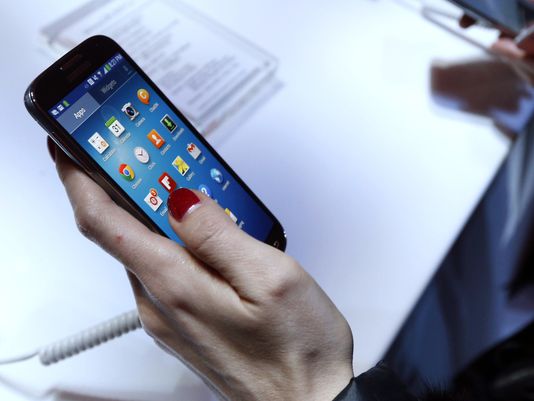 Radio reigns, smartphones grow in music consumption