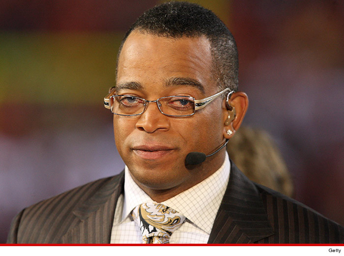 ESPN Anchor Stuart Scott, 49, Loses Life to Cancer