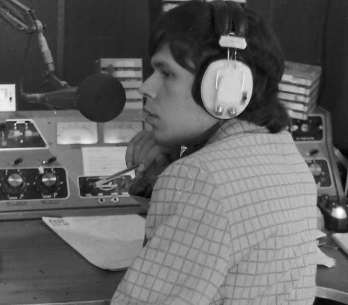 Art Bell’s new Internet show offered to AM/FM, with ad load restrictions