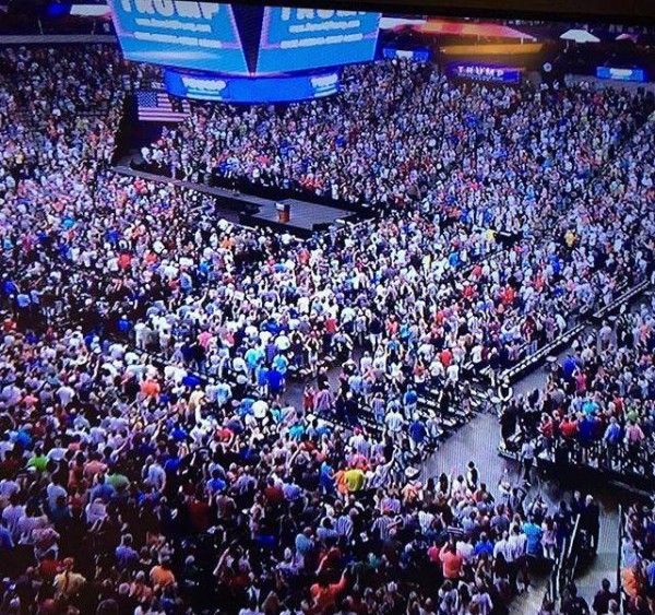 trump-crowd-dallas-texas