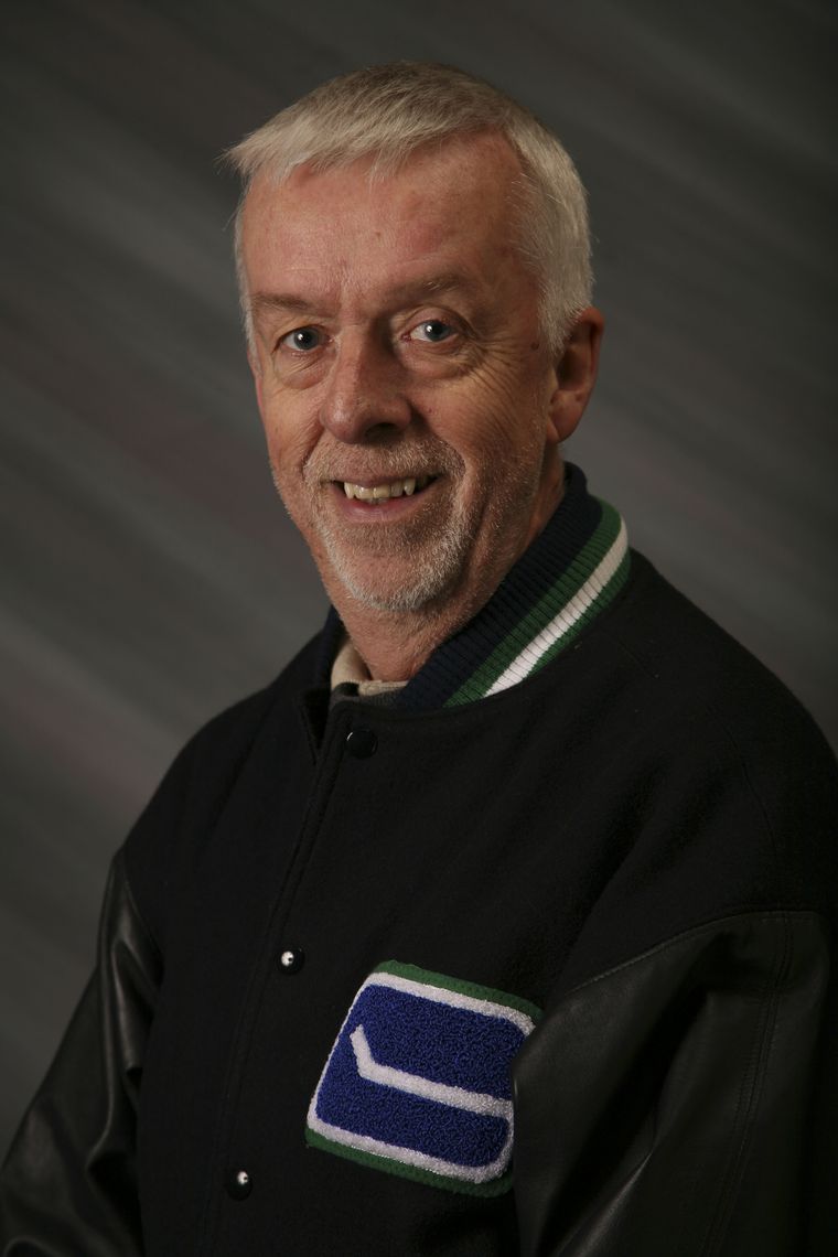 Obit – Announcer John Ashbridge, 71, was the velvet voice of Vancouver hockey