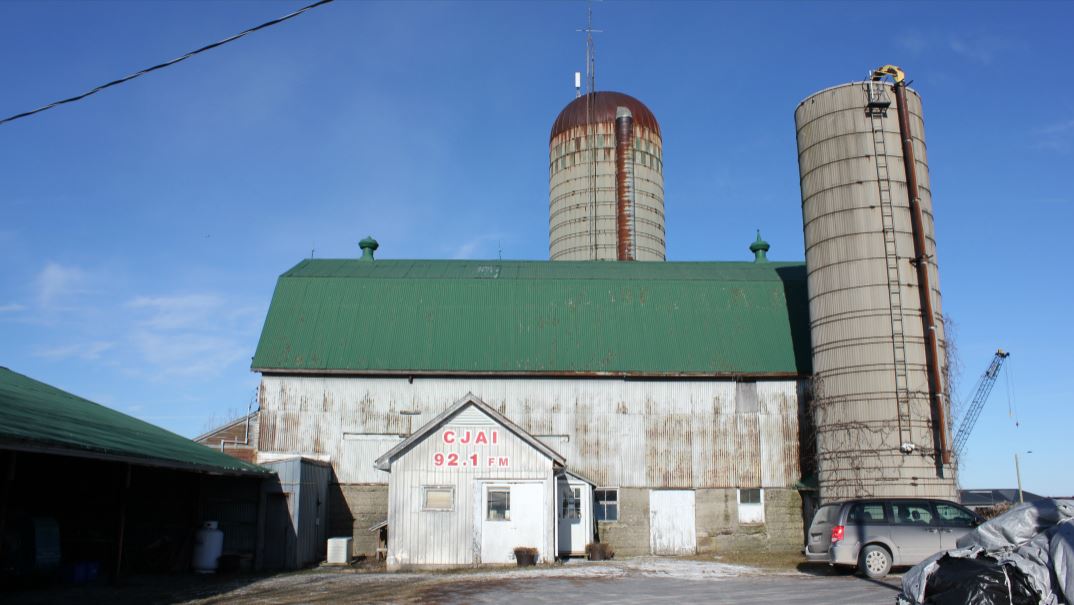 How one tiny Ontario radio station keeps listeners tuning in