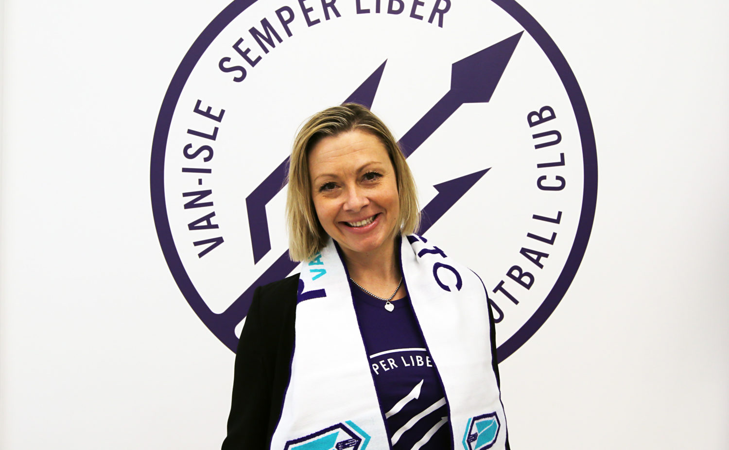 Mira Laurence returns to Vancouver Island to join New Pro Soccer Team