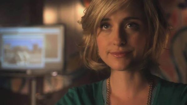 Smallville Tv Actress Allison Mack Pleads Guilty In Bizarre Case Of Secretive Sex Cult Puget