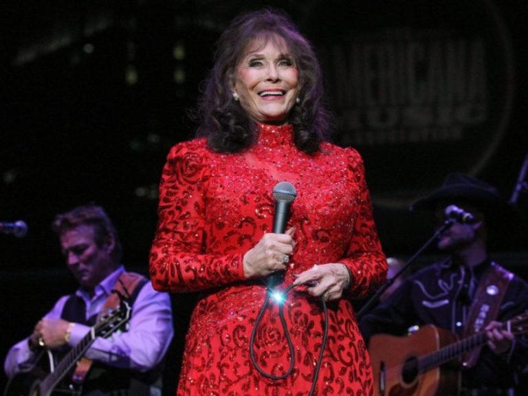 Country Legend Loretta Lynn To Spend Her Last Days In Nursing Home ...