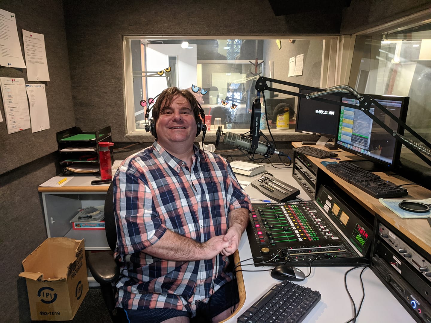 Allan Gee celebrates milestone as Morning host at EZ Rock Penticton