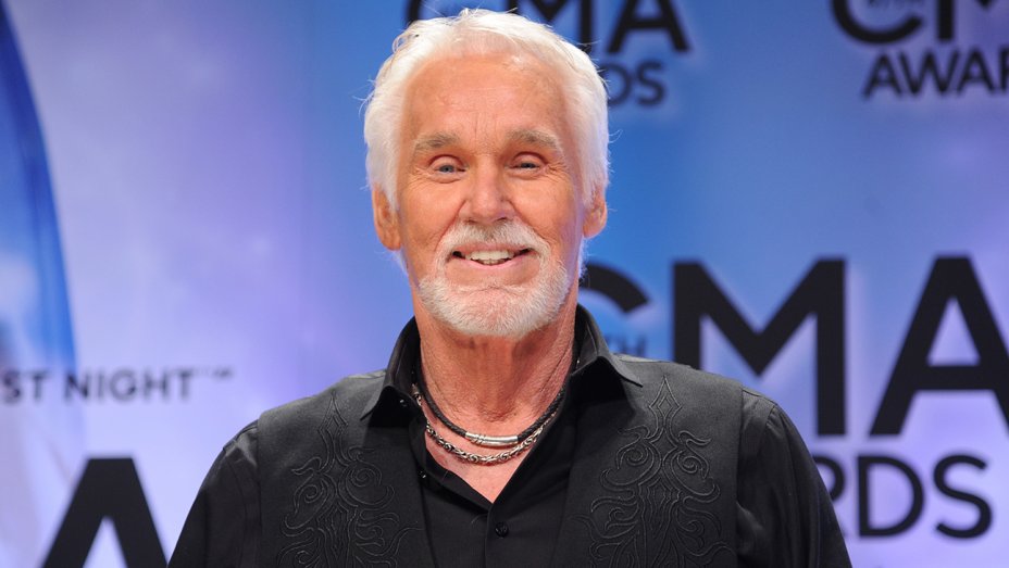 Kenny Rogers, Superstar of Country Music, Dies at 81