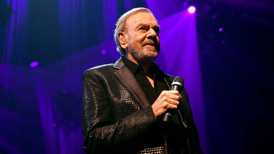 Neil Diamond Rearranges “Sweet Caroline” to Encourage Hand-Washing