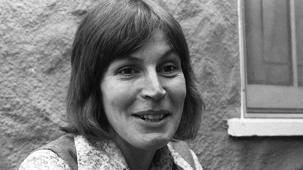 ‘I Am Woman’ singer Helen Reddy, ’70s hitmaker, dies at 78