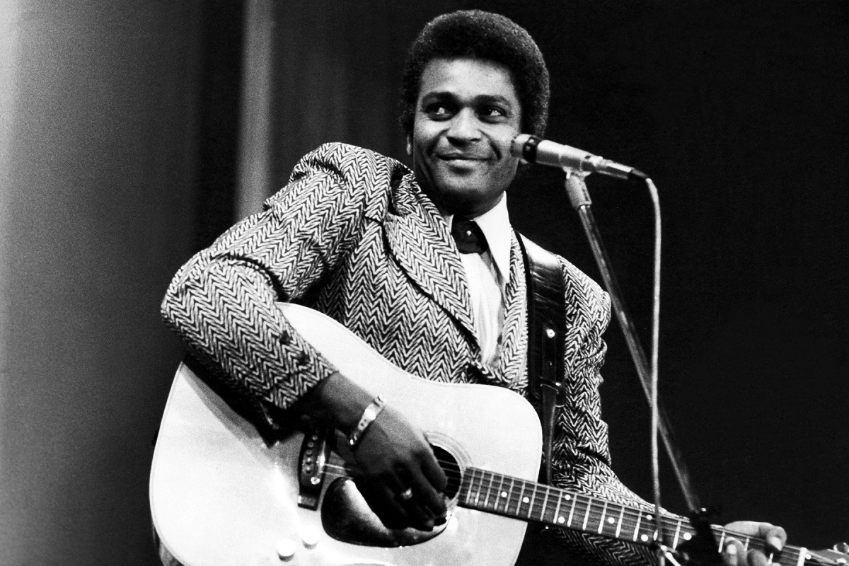 Charley Pride, Pioneering Black Country Singer, Dead at 86