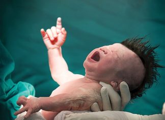 KISS Classic Featured In Hilarious TV Ad For Toronto radio station ! 107 “Born To Rock” campagn