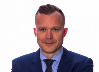 Michael Pedersen heads to The Raven in Campbell River