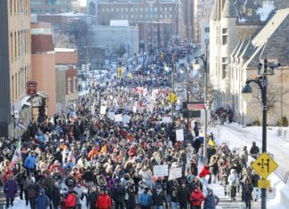Thousands of Protesters March in Montreal to Denounce COVID ‘Tyranny’