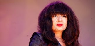 Ronnie Spector, Leader of The Ronettes and ’60s Icon, Dies at 78