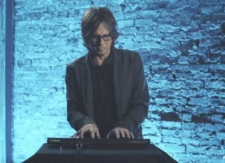 Fleetwood Mac Keyboardist Brett Tuggle Dies At 70