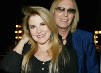 Stevie Nicks – Stop Draggin’ My Heart Around with Tom Petty