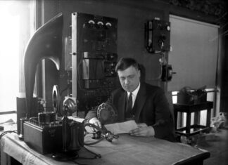 Vintage Chicago Tribune: 100 years of WLS — the ‘World’s Largest Store’ — radio