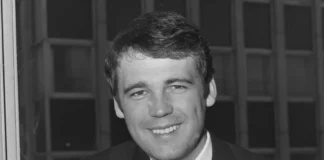 Duane Eddy, Grammy-Winning ‘Peter Gunn’ Guitarist, Dies at 86