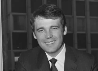 Duane Eddy, Grammy-Winning ‘Peter Gunn’ Guitarist, Dies at 86