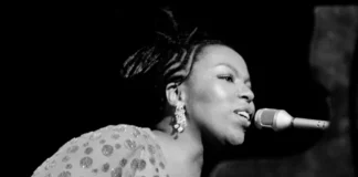 Roberta Flack, ’70s R&B Vocalist Known for ‘Killing Me Softly,’ Dies at 88